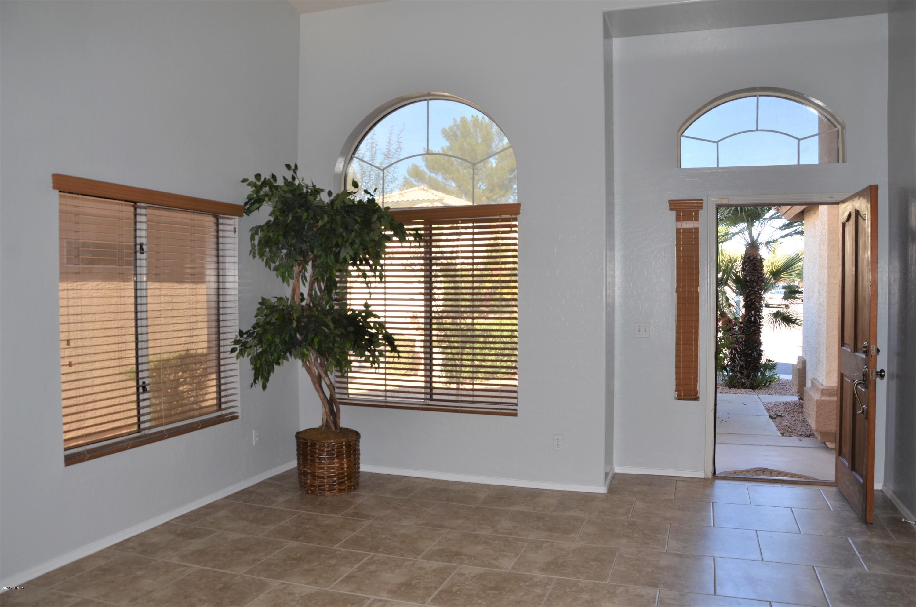 837 West Shellfish Drive Gilbert, AZ 85233 - Photo 3 of 31 Formal Living