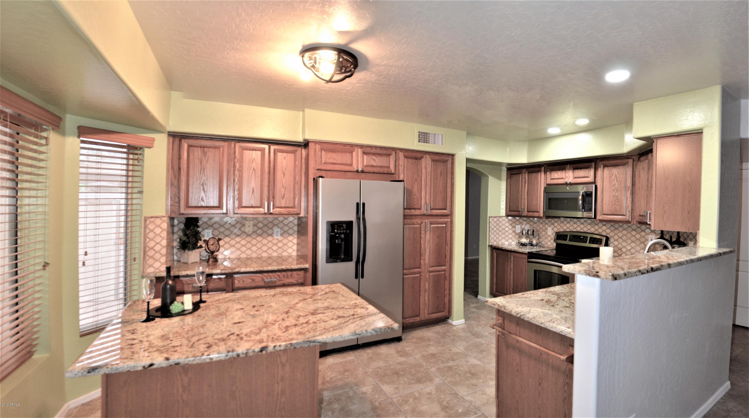 837 West Shellfish Drive Gilbert, AZ 85233 - Photo 5 of 31 Kitchen (2)