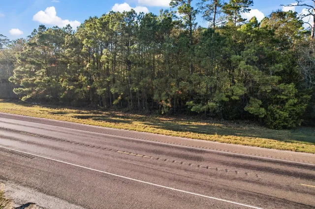 a view of backyard area