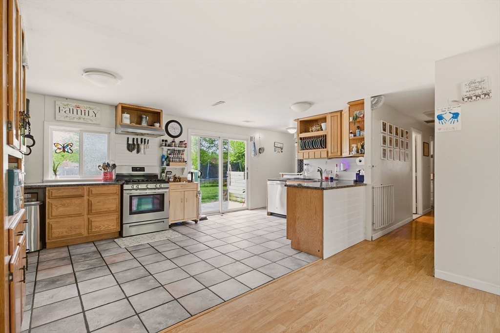304 Bushee Road Swansea, MA 02777 - Photo 3 of 33