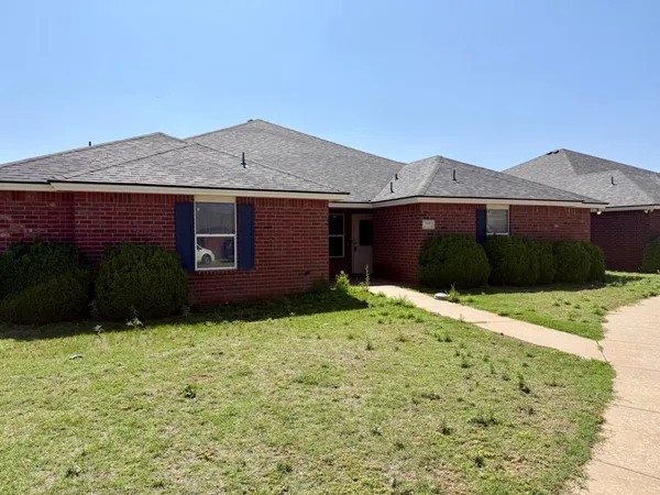 $1,250 | 304 North Brentwood Avenue, Unit B, Lubbock, TX 79416