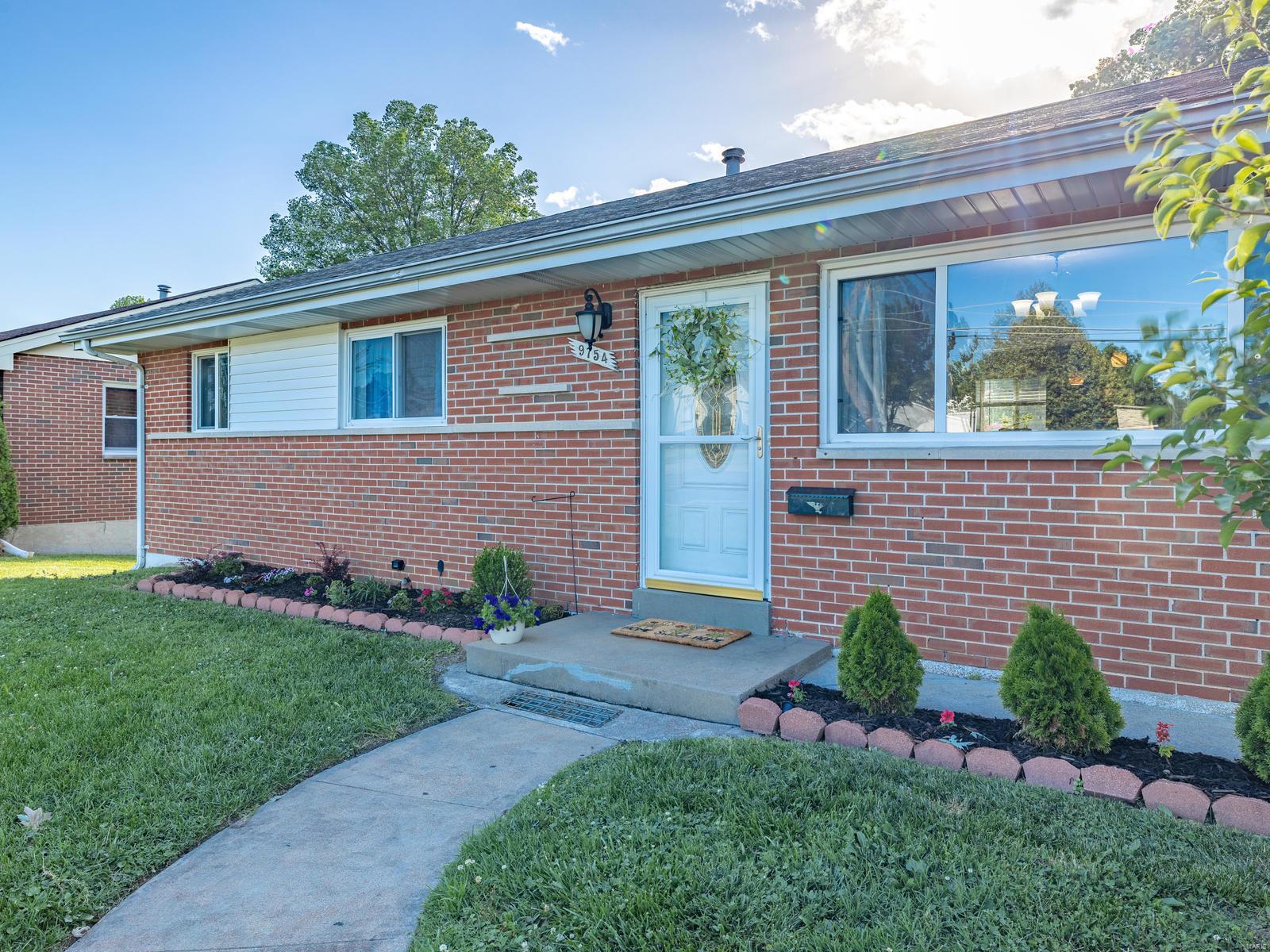 9754 MacKenzie Road St. Louis, MO 63123 - Photo 2 of 26