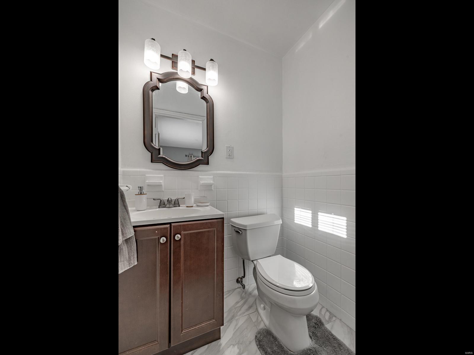 9754 MacKenzie Road St. Louis, MO 63123 - Photo 11 of 26