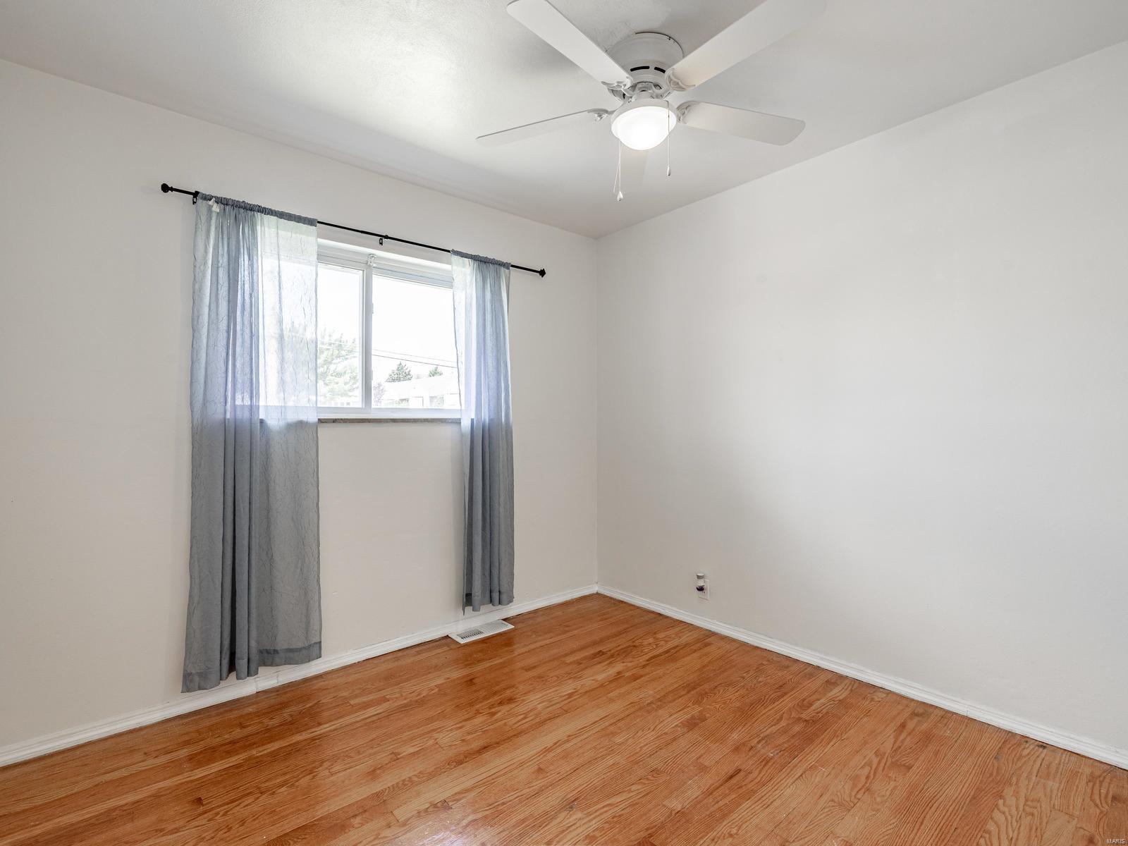 9754 MacKenzie Road St. Louis, MO 63123 - Photo 12 of 26