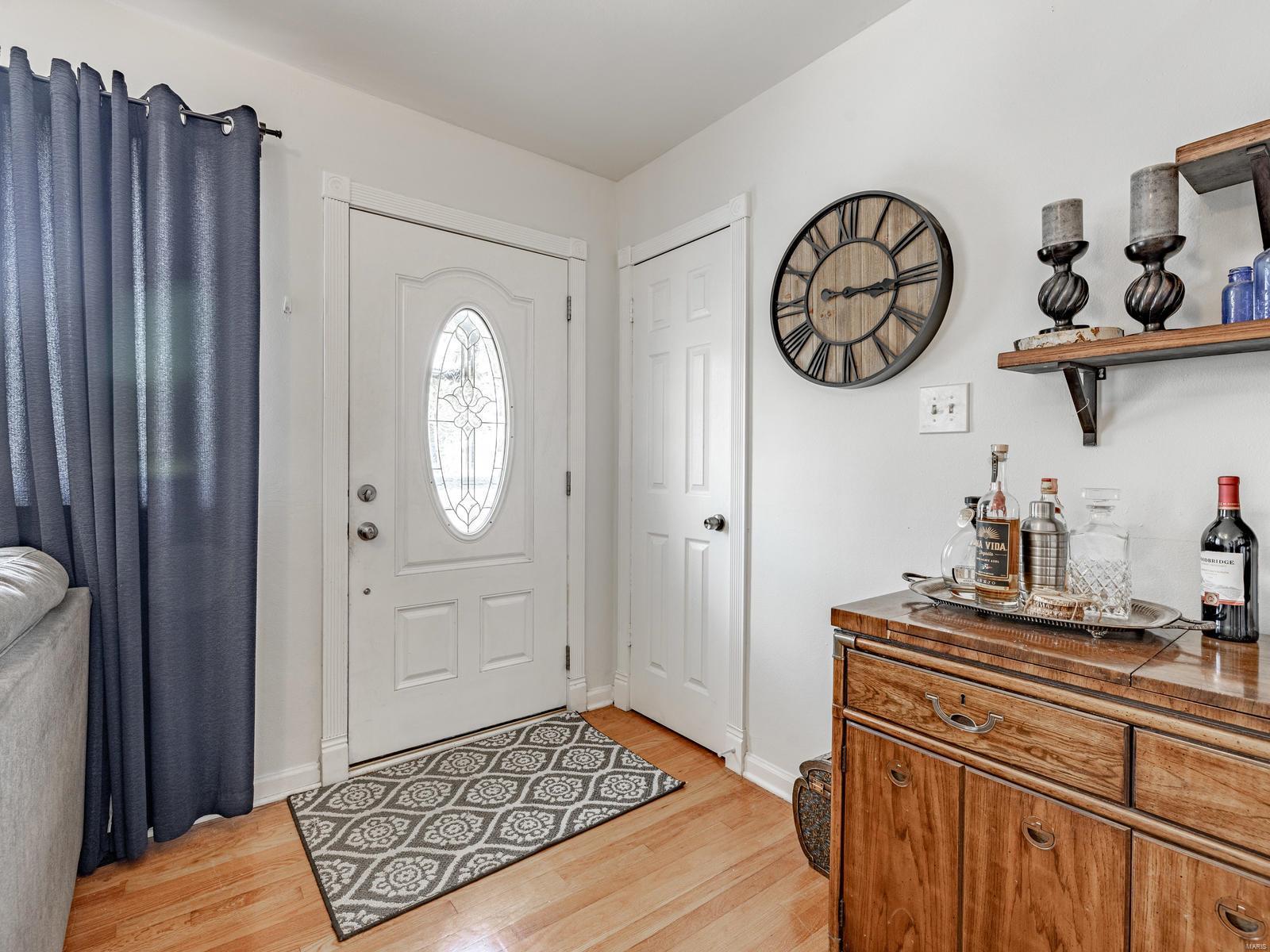9754 MacKenzie Road St. Louis, MO 63123 - Photo 4 of 26