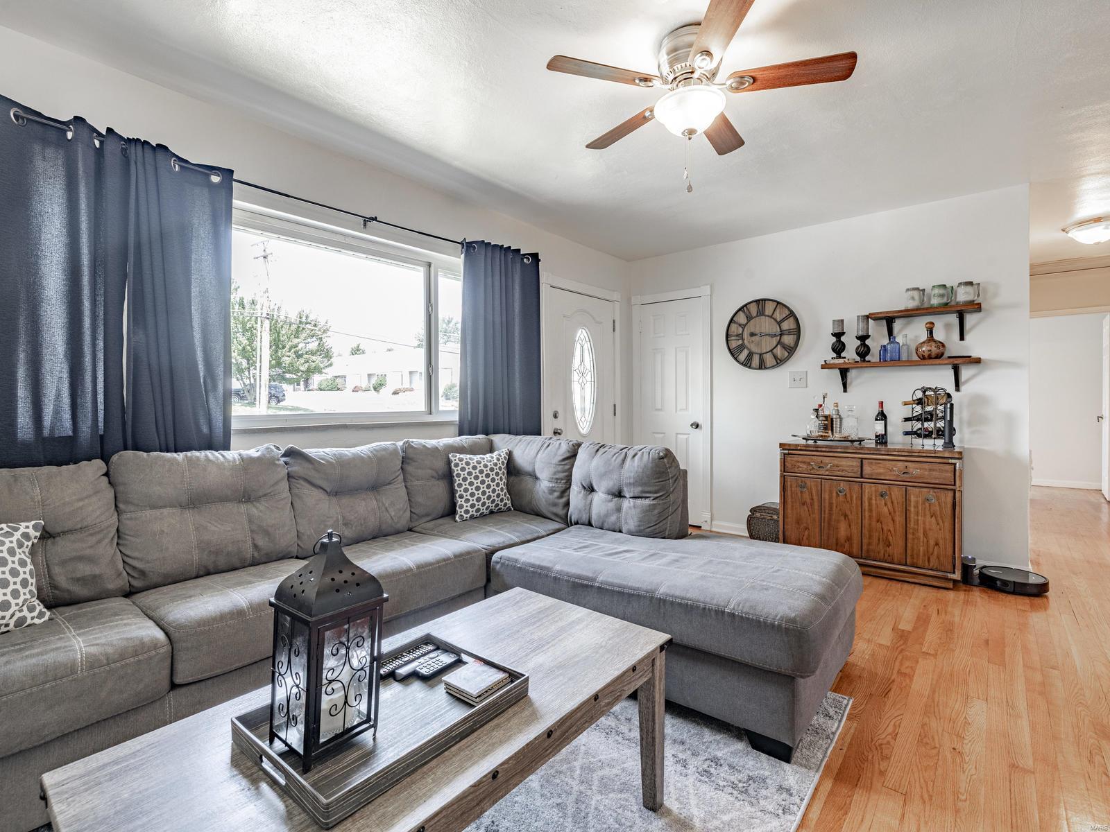 9754 MacKenzie Road St. Louis, MO 63123 - Photo 5 of 26