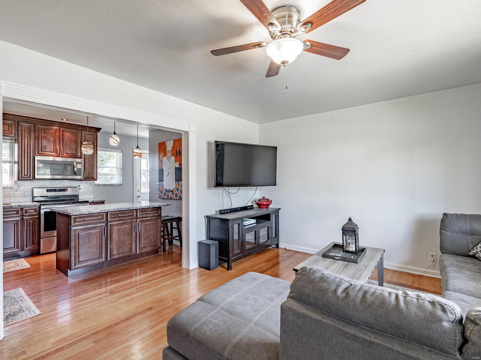 9754 MacKenzie Road St. Louis, MO 63123 - Photo 6 of 26