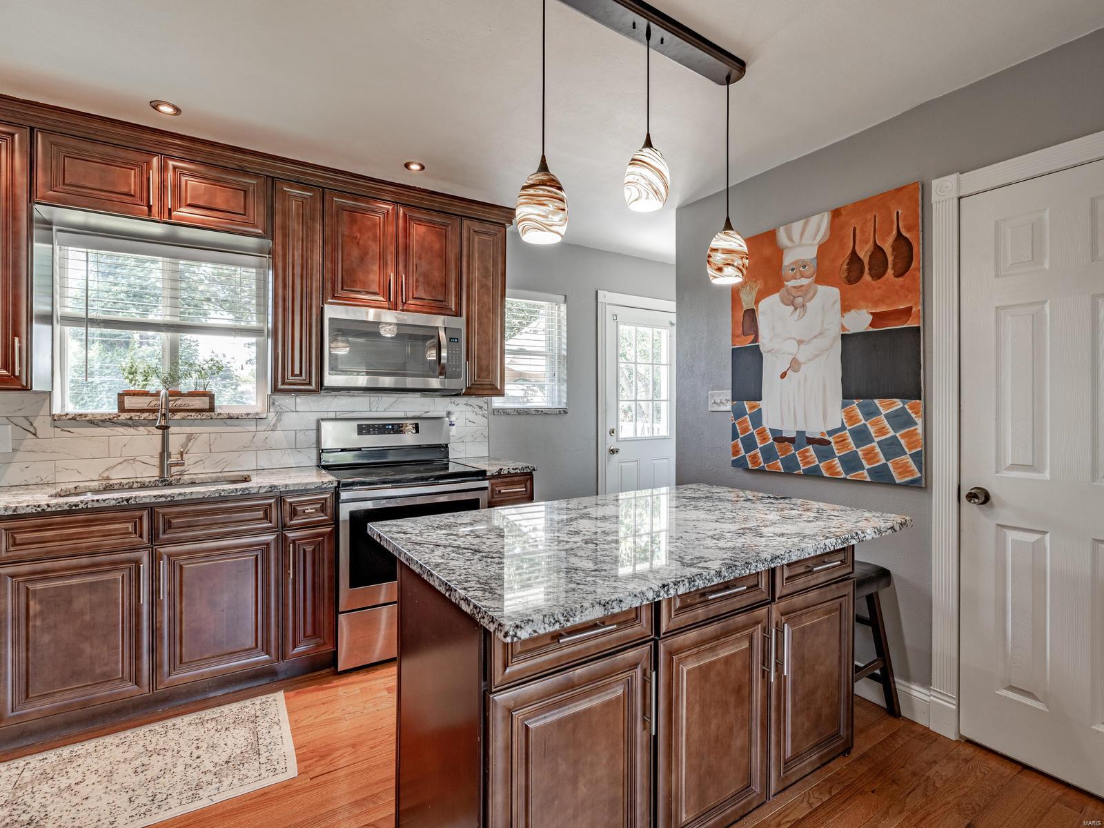 9754 MacKenzie Road St. Louis, MO 63123 - Photo 8 of 26