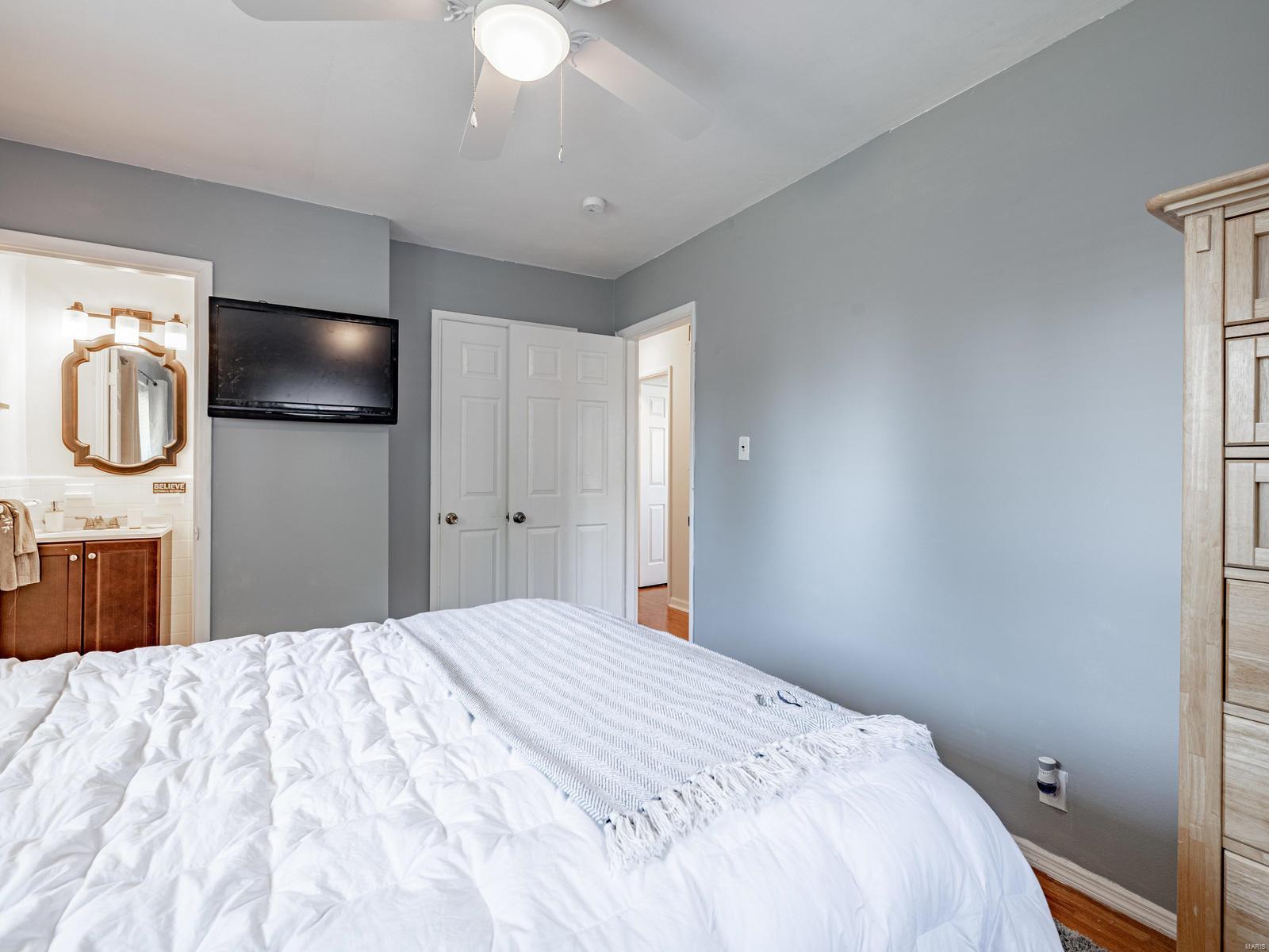 9754 MacKenzie Road St. Louis, MO 63123 - Photo 10 of 26