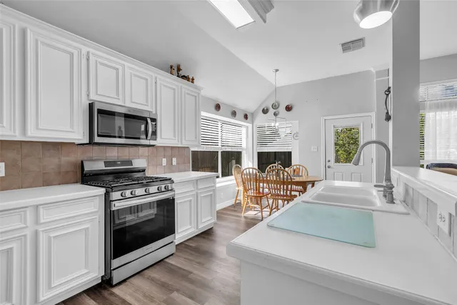 $339,000 | 3731 Crescent Drive, Pearland, TX 77584