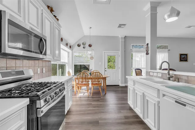 $339,000 | 3731 Crescent Drive, Pearland, TX 77584