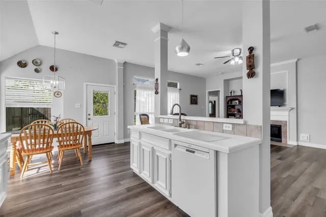 $339,000 | 3731 Crescent Drive, Pearland, TX 77584