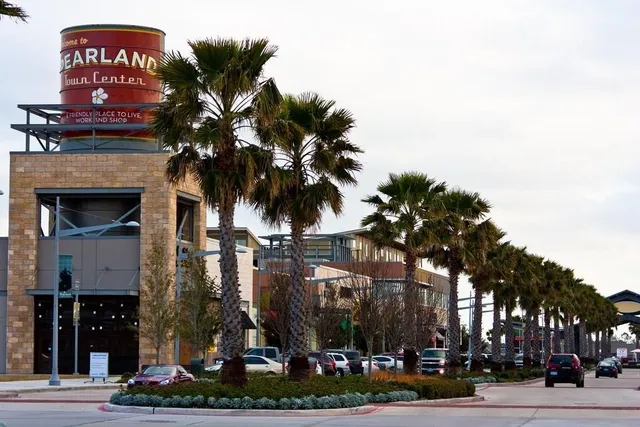 $339,000 | 3731 Crescent Drive, Pearland, TX 77584