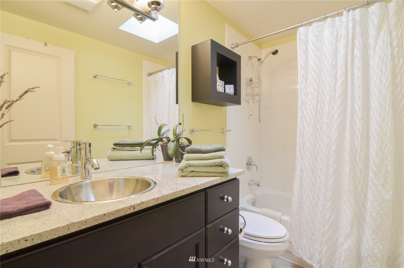 209 North 39th Street, Unit 301 Seattle, WA 98103 - Photo 12 of 24