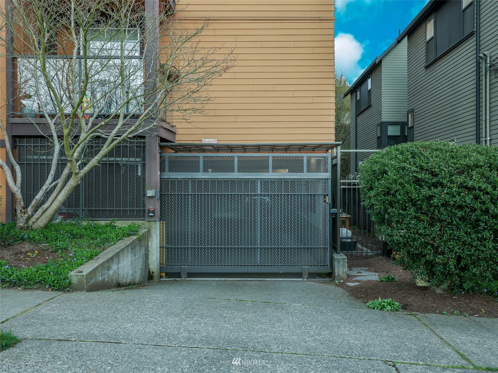 209 North 39th Street, Unit 301 Seattle, WA 98103 - Photo 20 of 24