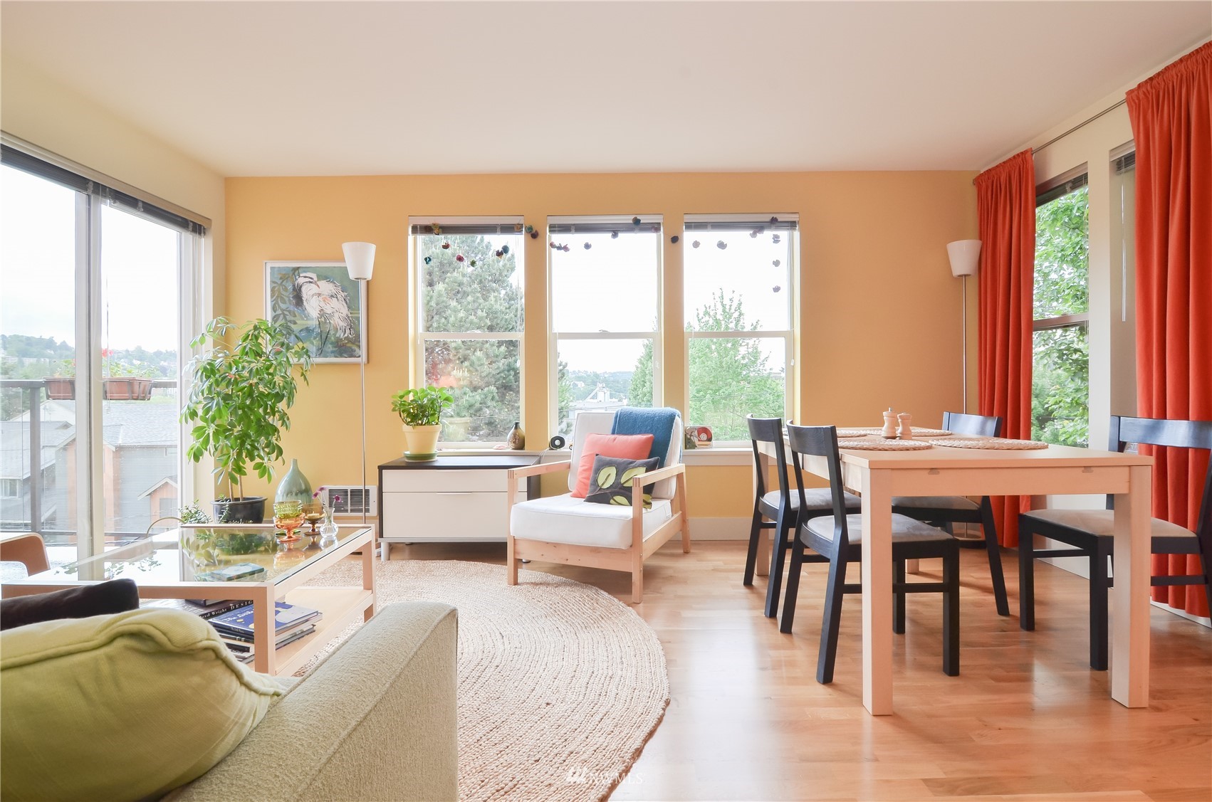 209 North 39th Street, Unit 301 Seattle, WA 98103 - Photo 3 of 24