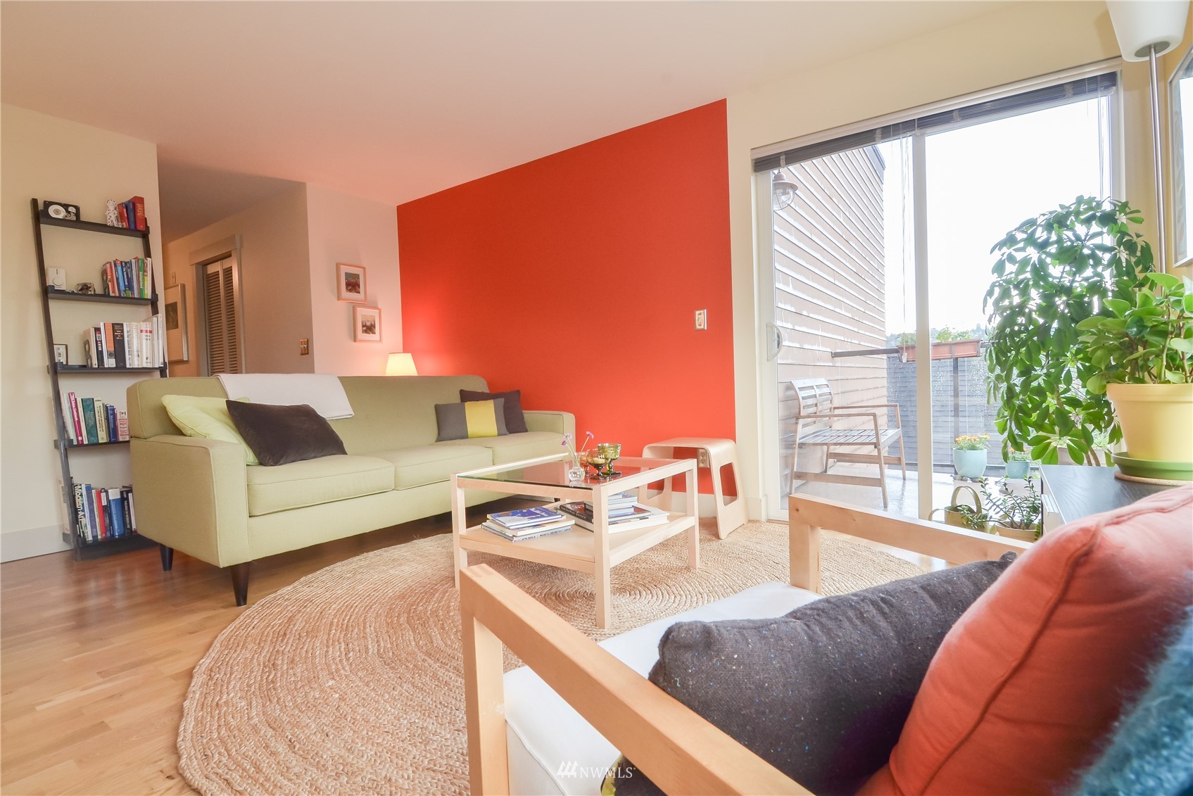 209 North 39th Street, Unit 301 Seattle, WA 98103 - Photo 4 of 24