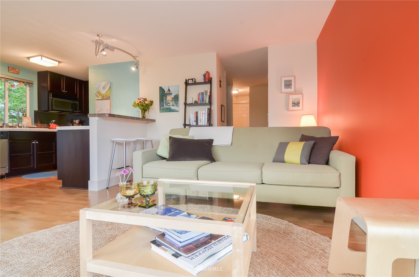 209 North 39th Street, Unit 301 Seattle, WA 98103 - Photo 7 of 24