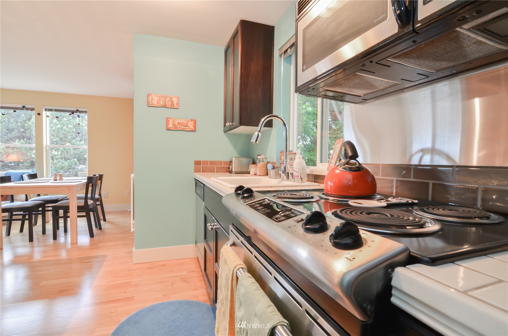 209 North 39th Street, Unit 301 Seattle, WA 98103 - Photo 8 of 24