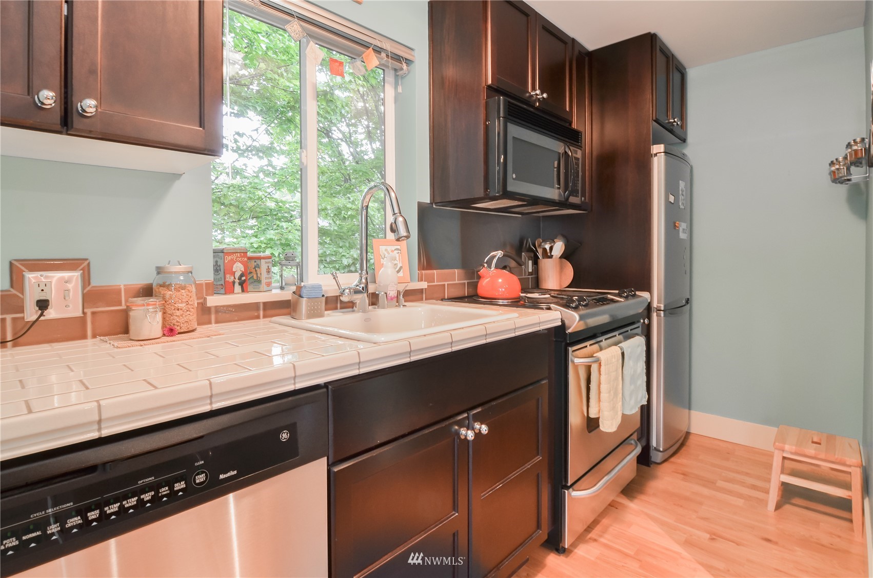 209 North 39th Street, Unit 301 Seattle, WA 98103 - Photo 9 of 24