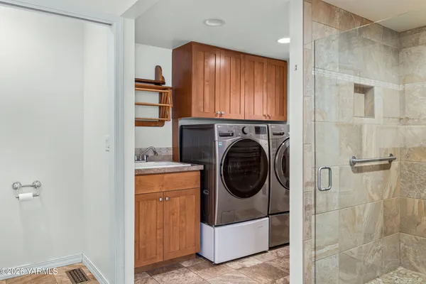 a view of a storage & utility room with washer and dryer