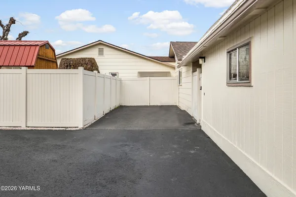 a view of a garage