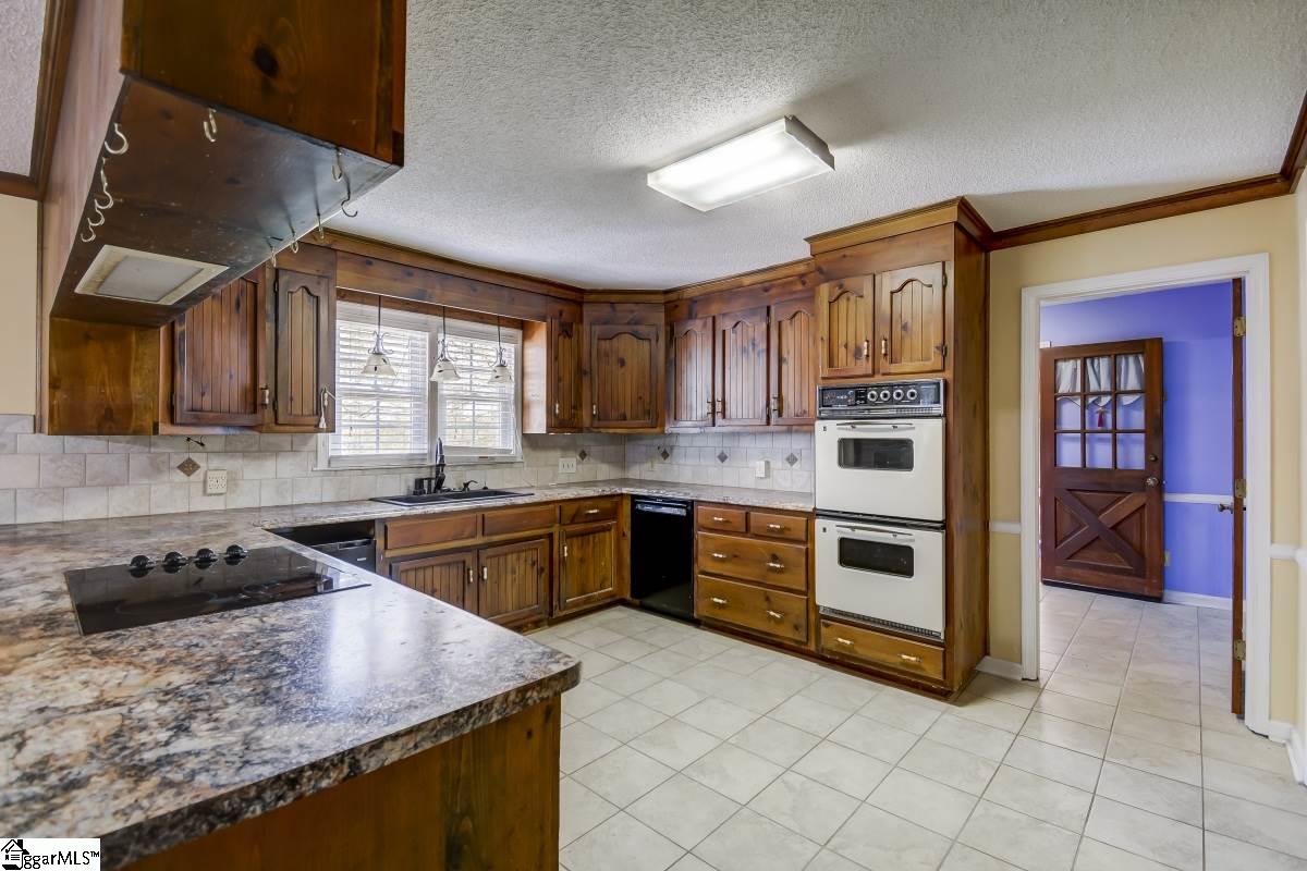 371 Davis Road Pelzer, SC 29669 - Photo 7 of 32