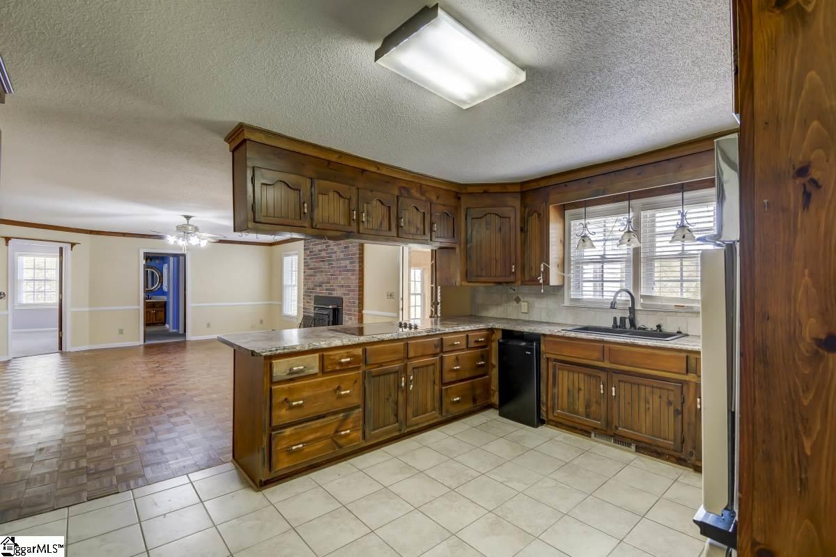 371 Davis Road Pelzer, SC 29669 - Photo 8 of 32