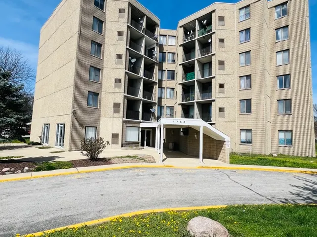 $139,500 | 1750 North Marywood Avenue, Unit 315, Aurora, IL 60505