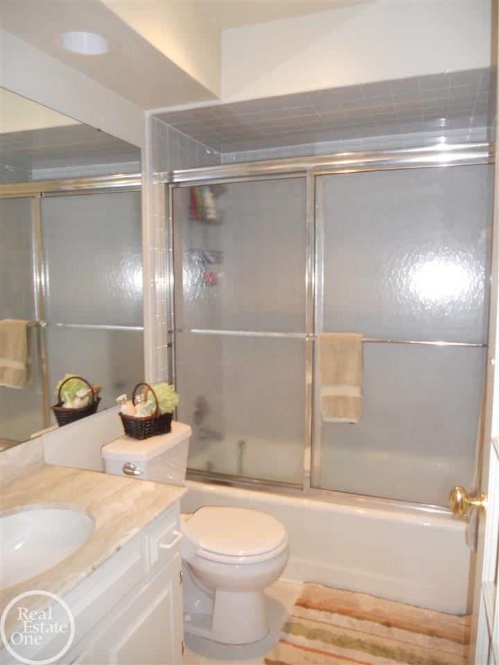 966 Golfview Court Rochester Hills, MI 48307 - Photo 23 of 35