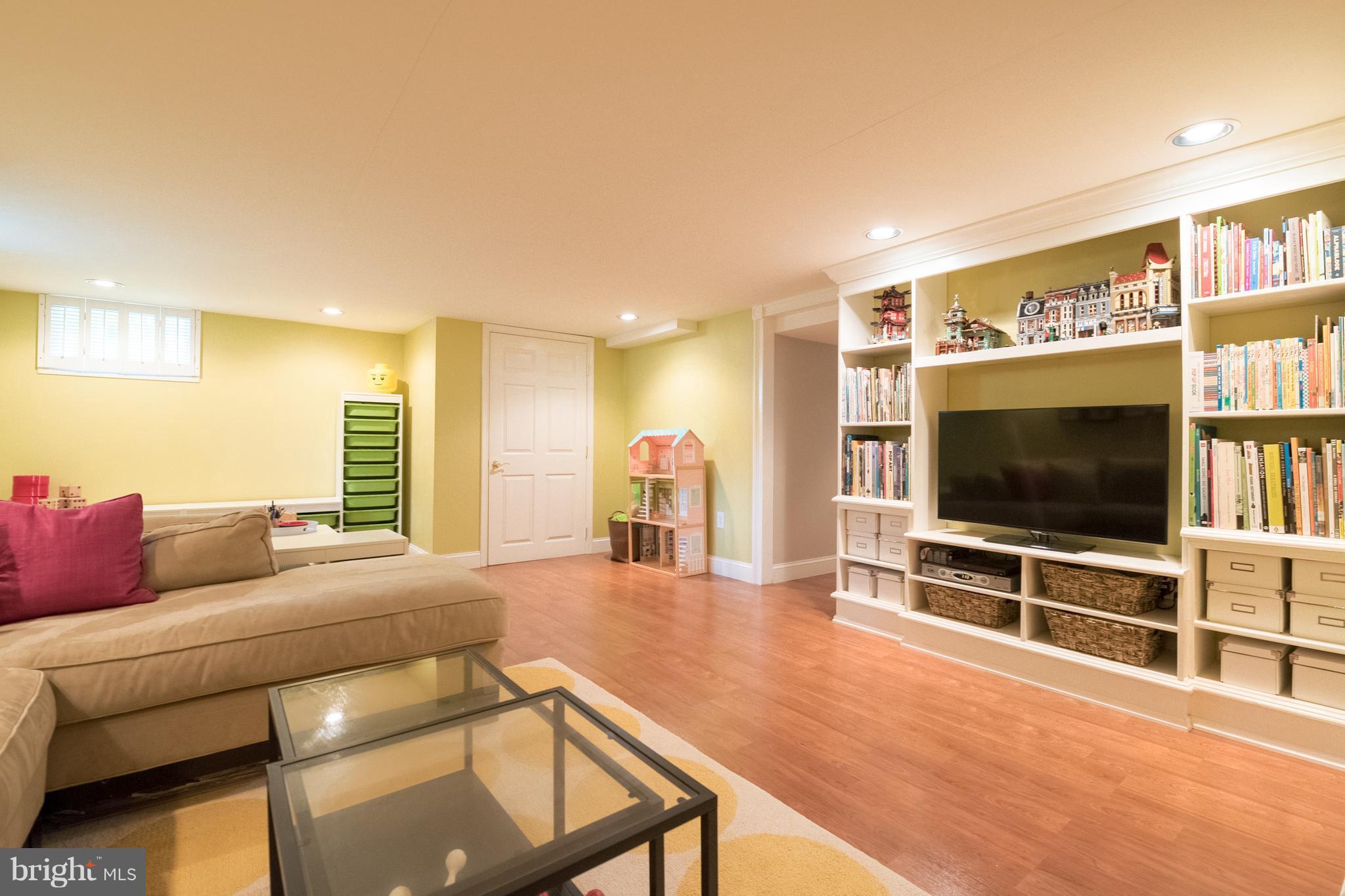 8229 Pleasant Plains Road Towson, MD 21286 - Photo 20 of 30 Family Room