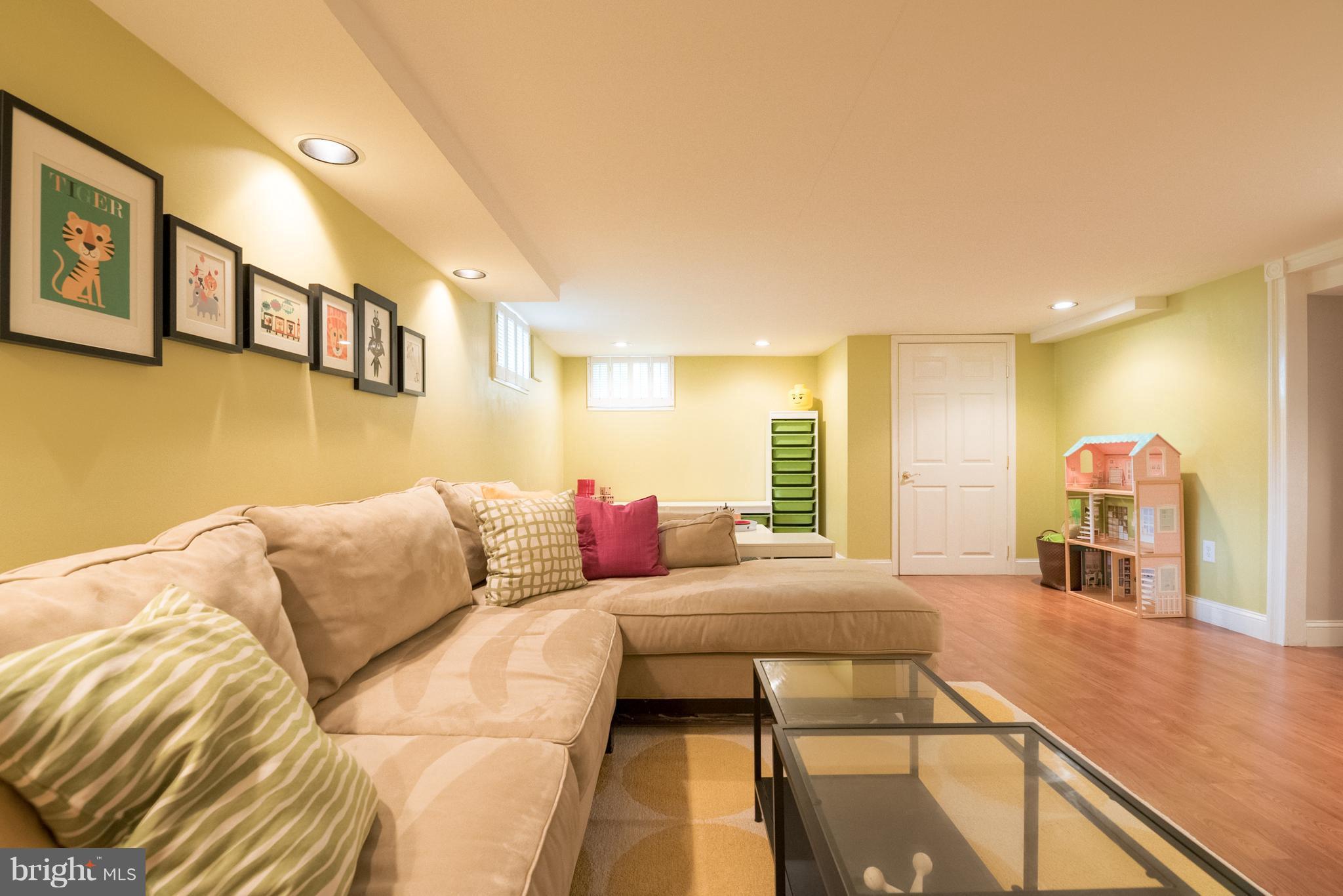 8229 Pleasant Plains Road Towson, MD 21286 - Photo 21 of 30 Family Room