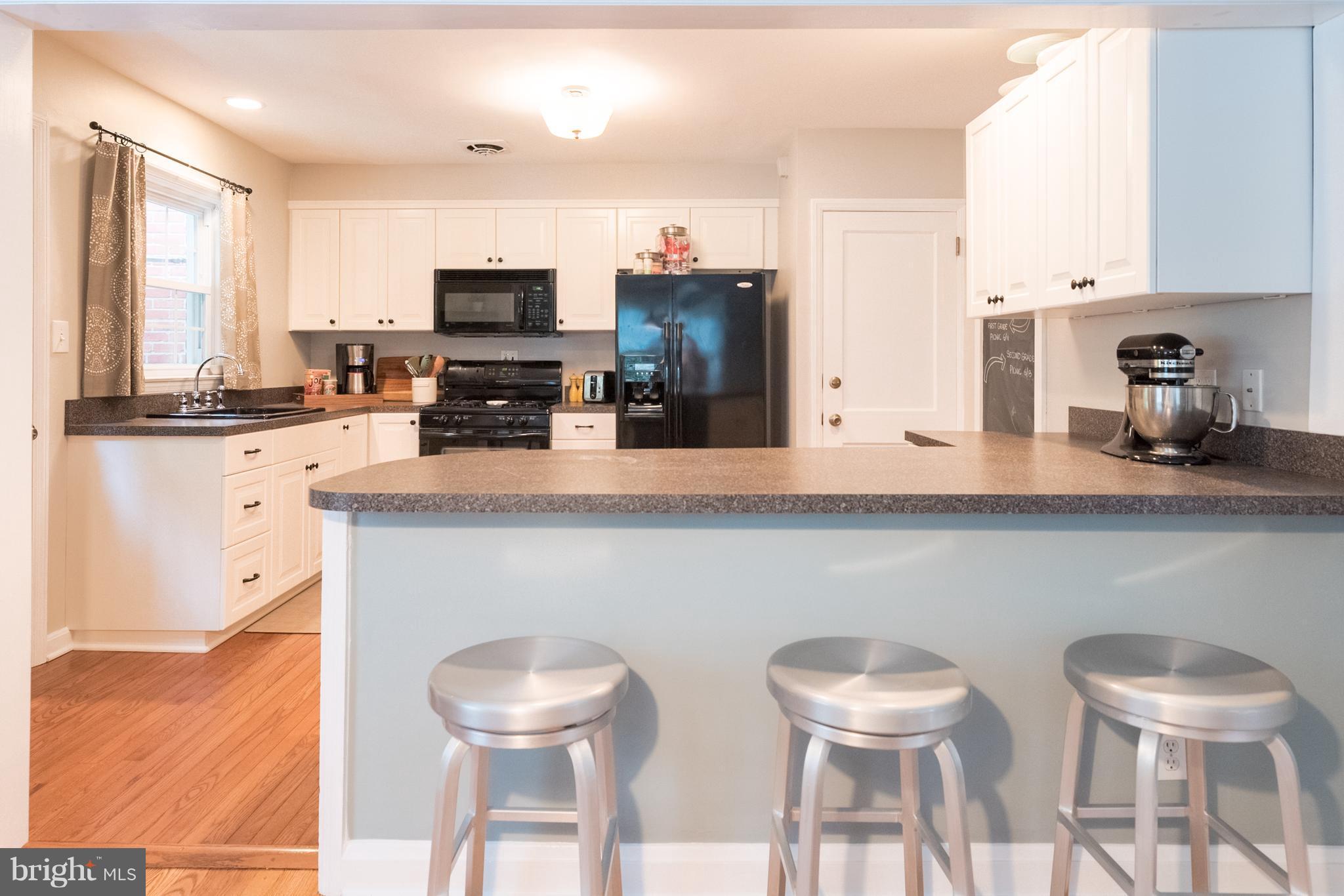 8229 Pleasant Plains Road Towson, MD 21286 - Photo 10 of 30 Kitchen Breakfast Bar