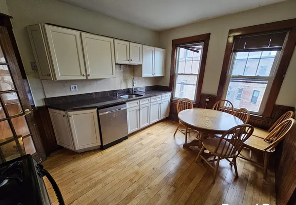 $3,600 | 82 Walnut Street, Unit 3, Brookline, MA 02445