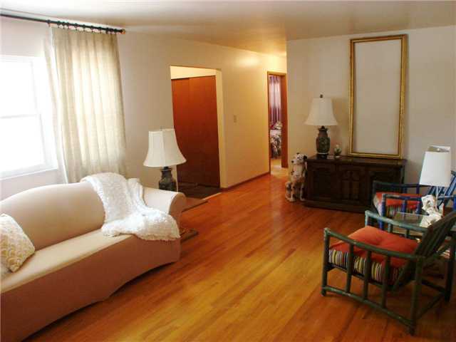 1054 Plum Ridge Columbus, OH 43213 - Photo 3 of 17 Gallery Image 3