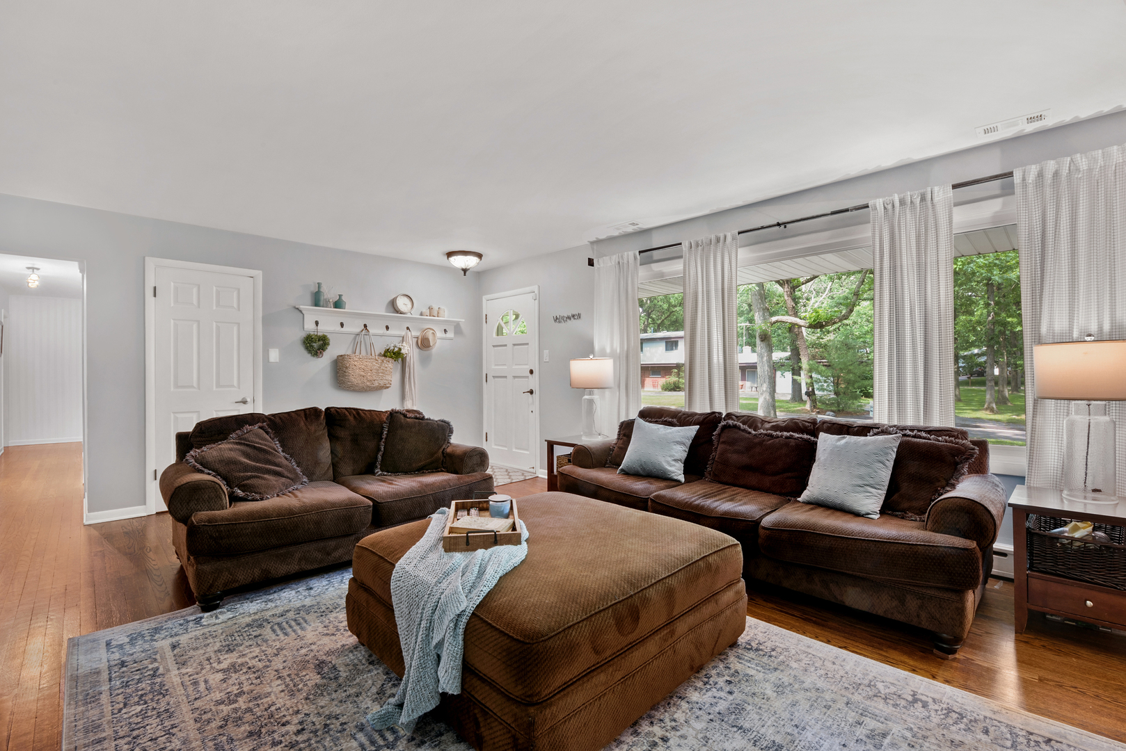 1136 Waveland Road Lake Forest, IL 60045 - Photo 4 of 18 a living room with furniture and a large window