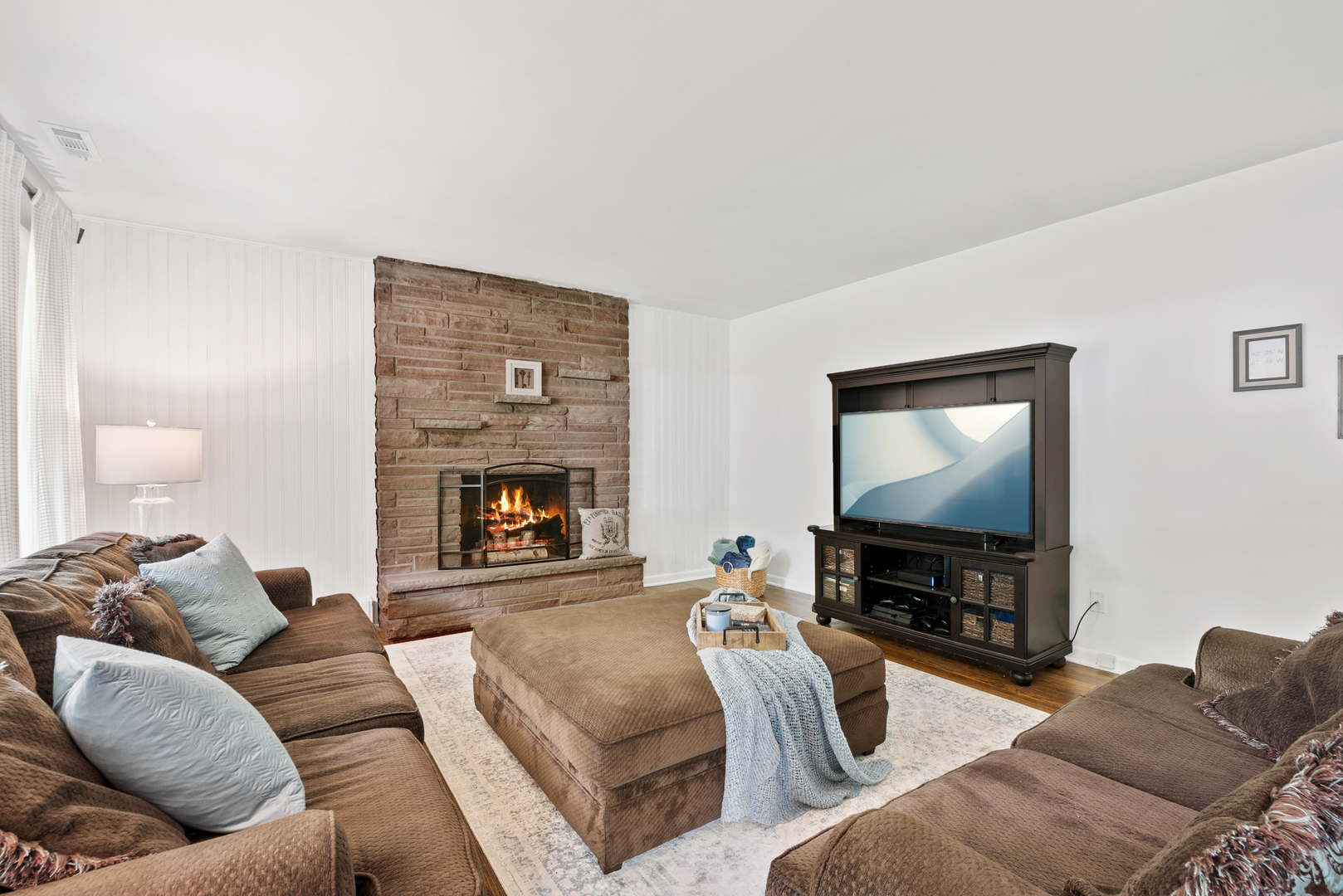 1136 Waveland Road Lake Forest, IL 60045 - Photo 5 of 18 a living room with furniture and a flat screen tv