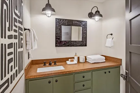 $3,898,000 | 5 Sandstone Street, Portola Valley, CA 94028