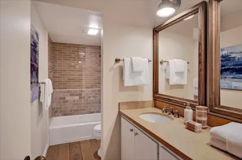 $3,898,000 | 5 Sandstone Street, Portola Valley, CA 94028