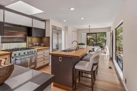 $3,898,000 | 5 Sandstone Street, Portola Valley, CA 94028