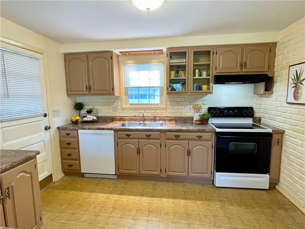 93 Armstrong Road Greece, NY 14616 - Photo 4 of 26