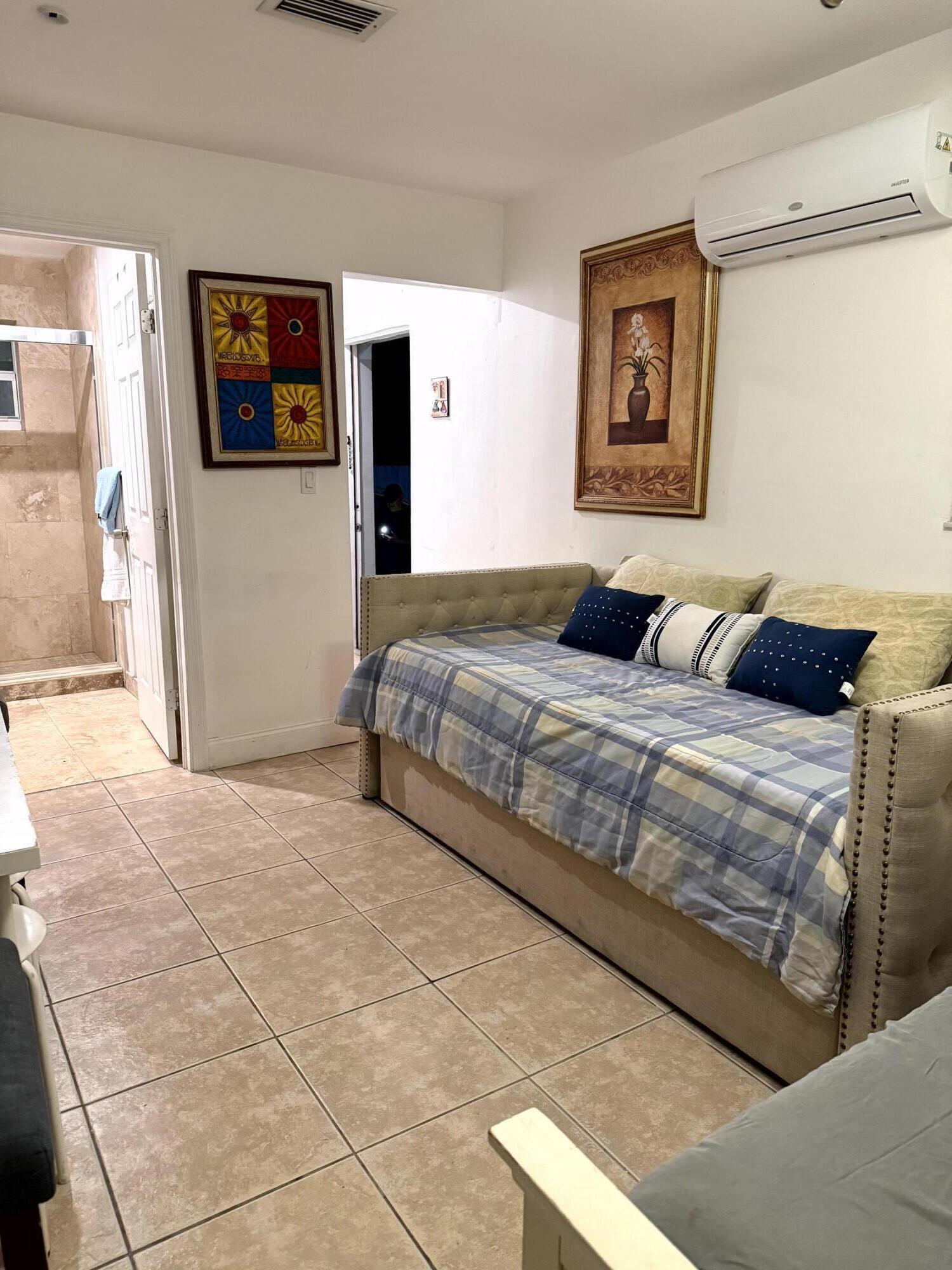 2452 Madison Street, Unit SIDE Hollywood, FL 33020 - Photo 2 of 6 Daybed