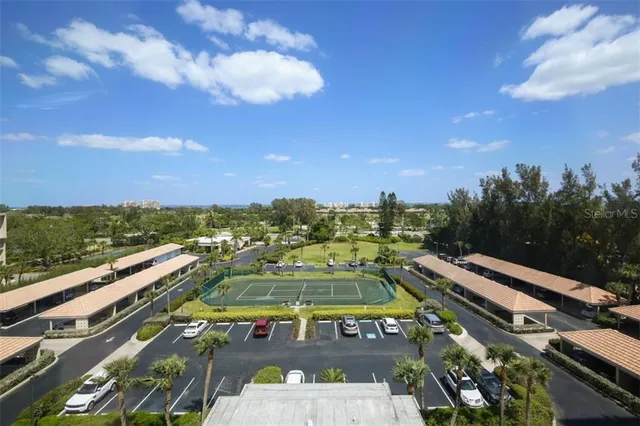 $9,000 | 2425 Gulf Of Mexico Drive, Unit 7C, Longboat Key, FL 34228