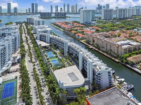 $4,200 | 2950 Northeast 188th Street, Unit 435, Aventura, FL 33180