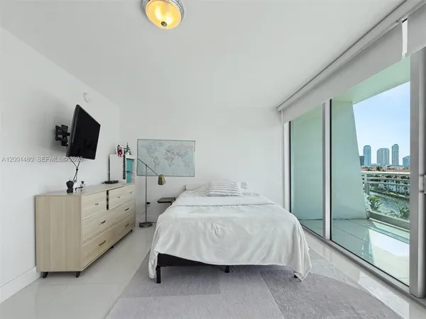 $4,200 | 2950 Northeast 188th Street, Unit 435, Aventura, FL 33180
