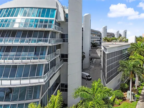 $4,200 | 2950 Northeast 188th Street, Unit 435, Aventura, FL 33180