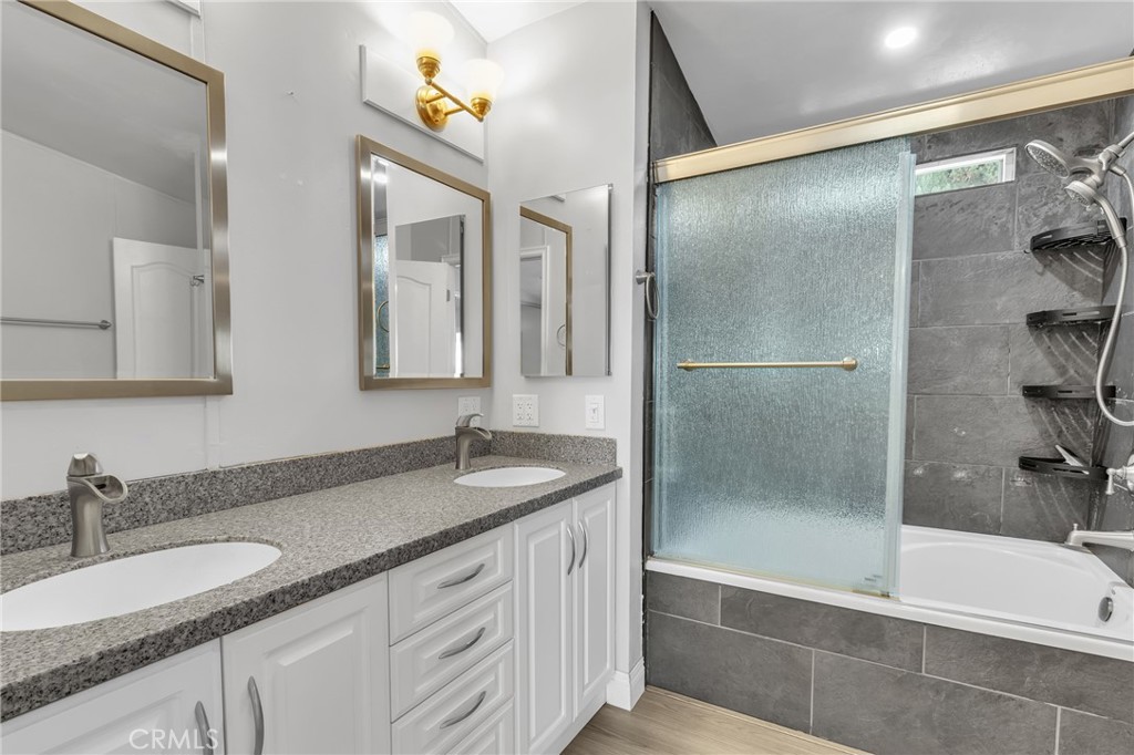 971 Borden Road, Unit 109 San Marcos, CA 92069 - Photo 20 of 31 Primary Bathroom with soaking Tub & Shower