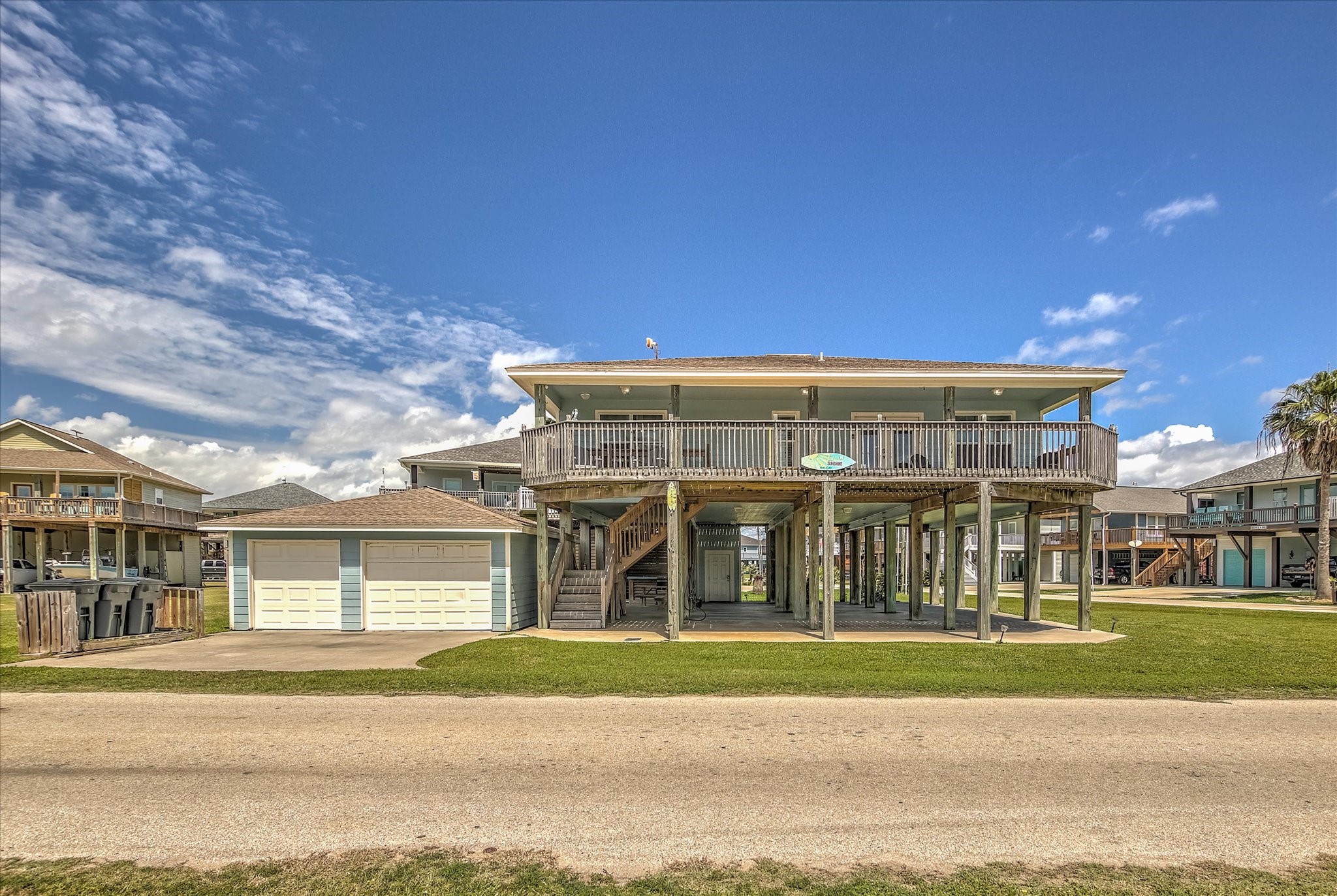 2619 Tide Road Crystal Beach, TX 77650 - Photo 4 of 50 Nice 2 car garage!