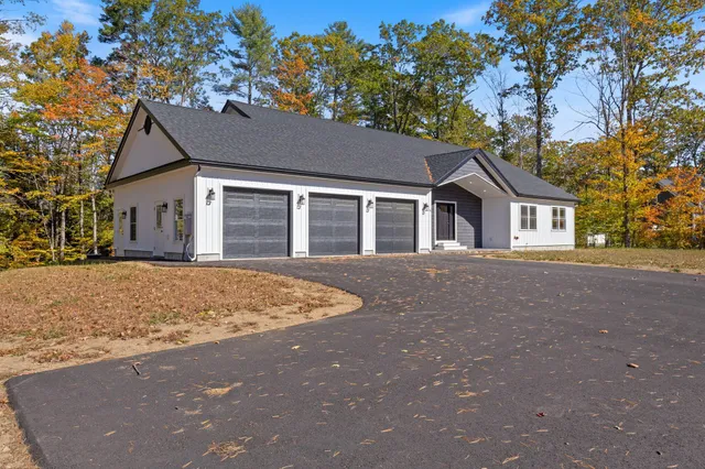 $879,000 | 90 Green Acres Drive, Buxton, ME 04093