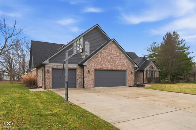 $585,000 | 1171 Waterford Drive, Avon, IN 46123